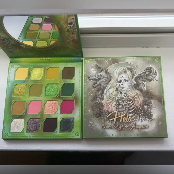 Hela Oden’s Eye + Angelica Eyeshadow Palette – Green